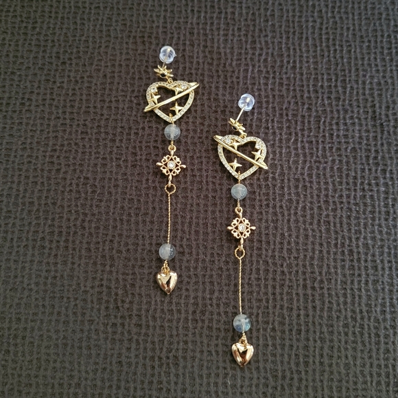 La Meno Saturn🪐 Heart❤ Cascading Earrings - Picture 2 of 16